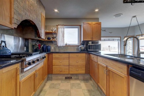 208 Railway Avenue, Cheadle, AB - Indoor Photo Showing Kitchen With Double Sink