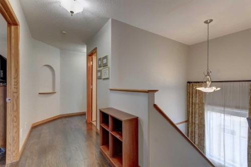 208 Railway Avenue, Cheadle, AB - Indoor Photo Showing Other Room