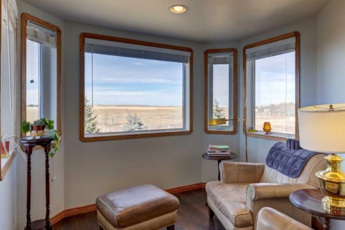 208 Railway Avenue, Cheadle, AB - Indoor