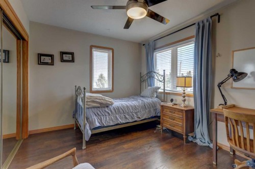 208 Railway Avenue, Cheadle, AB - Indoor Photo Showing Bedroom