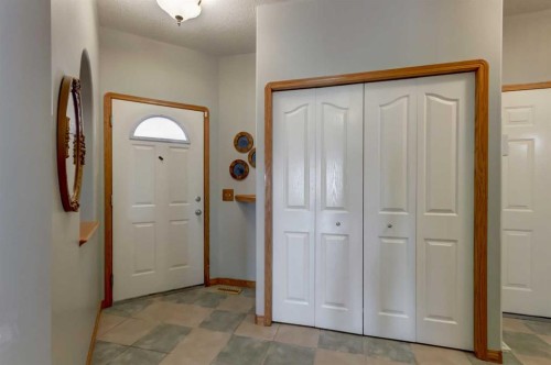 208 Railway Avenue, Cheadle, AB - Indoor Photo Showing Other Room