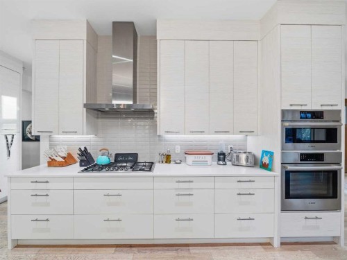80 Cranbrook Heights Se, Calgary, AB - Indoor Photo Showing Kitchen