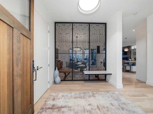 80 Cranbrook Heights Se, Calgary, AB - Indoor Photo Showing Other Room