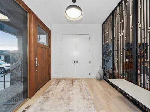 80 Cranbrook Heights Se, Calgary, AB - Indoor Photo Showing Other Room