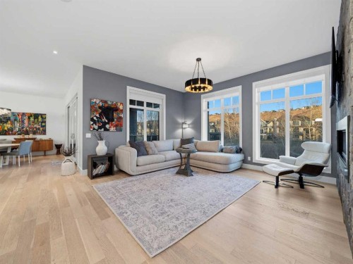 80 Cranbrook Heights Se, Calgary, AB - Indoor Photo Showing Living Room