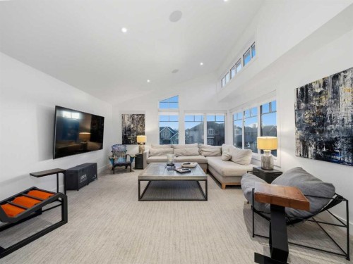 80 Cranbrook Heights Se, Calgary, AB - Indoor Photo Showing Living Room