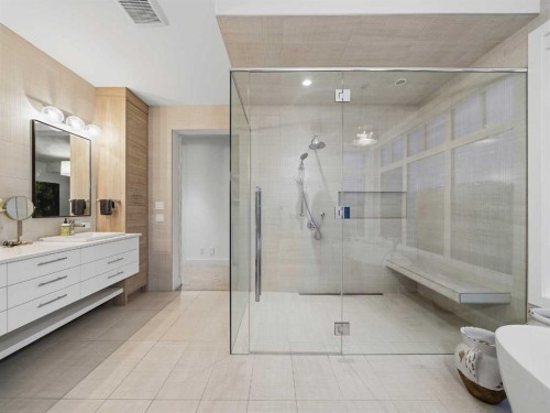 80 Cranbrook Heights Se, Calgary, AB - Indoor Photo Showing Bathroom