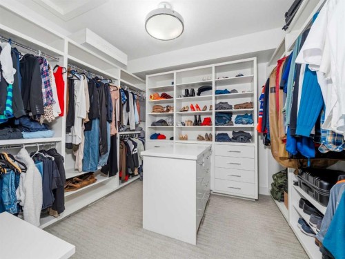 80 Cranbrook Heights Se, Calgary, AB - Indoor With Storage