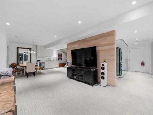 80 Cranbrook Heights Se, Calgary, AB - Indoor Photo Showing Other Room