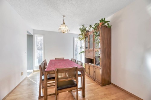 323 Hawkwood Boulevard Nw, Calgary, AB - Indoor Photo Showing Dining Room