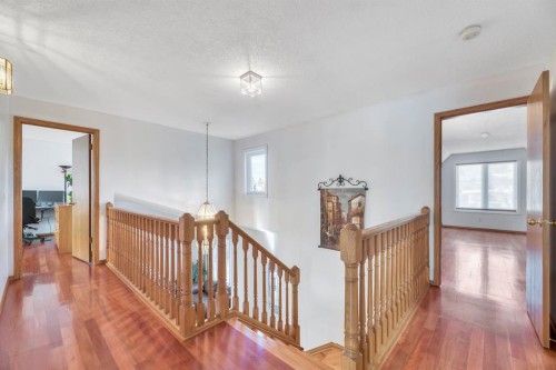 323 Hawkwood Boulevard Nw, Calgary, AB - Indoor Photo Showing Other Room