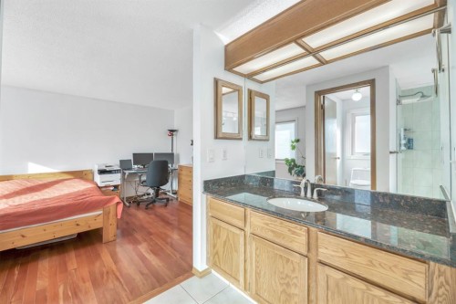 323 Hawkwood Boulevard Nw, Calgary, AB - Indoor Photo Showing Bathroom