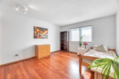 323 Hawkwood Boulevard Nw, Calgary, AB - Indoor Photo Showing Bedroom