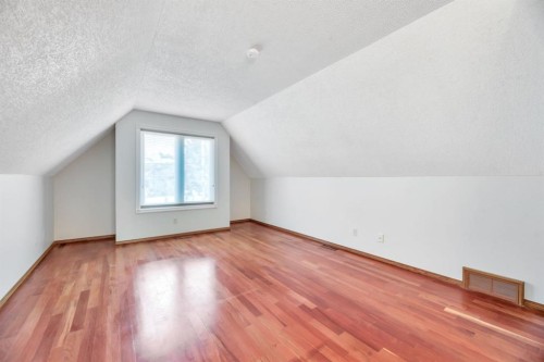 323 Hawkwood Boulevard Nw, Calgary, AB - Indoor Photo Showing Other Room