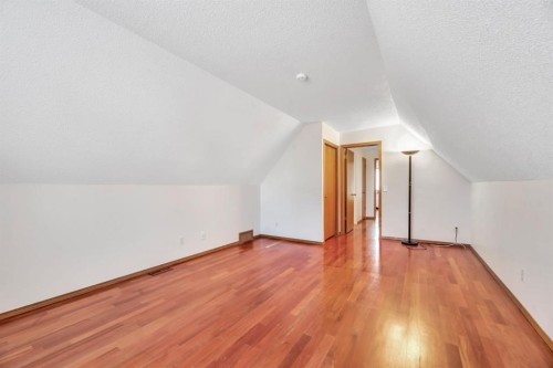 323 Hawkwood Boulevard Nw, Calgary, AB - Indoor Photo Showing Other Room