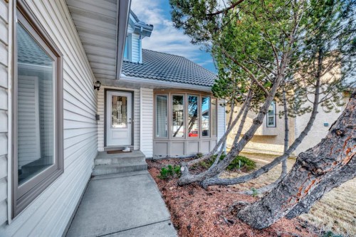 323 Hawkwood Boulevard Nw, Calgary, AB - Outdoor