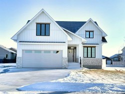 39 Williams Avenue  Olds, AB T4H 0E6