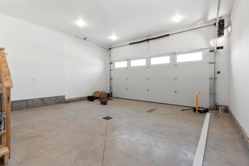 39 Williams Avenue, Olds, AB - Indoor Photo Showing Garage