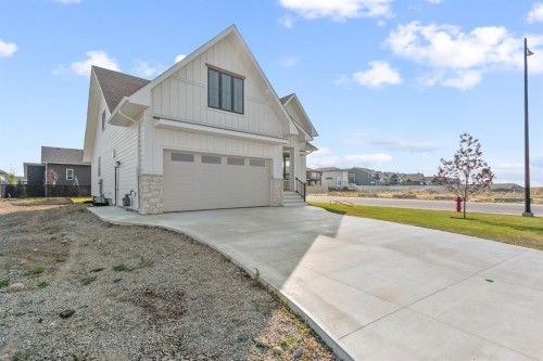 39 Williams Avenue, Olds, AB - Outdoor