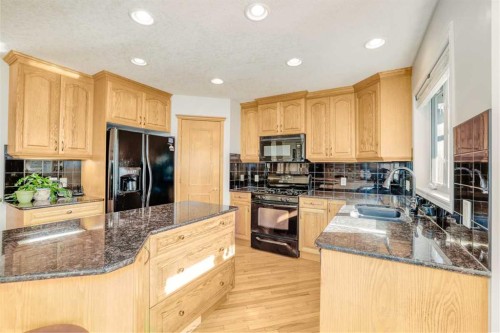 7 Chapala Terrace Se, Calgary, AB - Indoor Photo Showing Kitchen