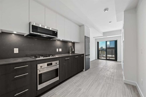 704-730 2 Avenue Sw, Calgary, AB - Indoor Photo Showing Kitchen