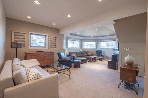 456 Hawkland Place Nw, Calgary, AB - Indoor Photo Showing Other Room