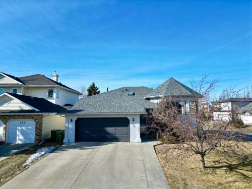 456 Hawkland Place Nw, Calgary, AB - Outdoor With Facade