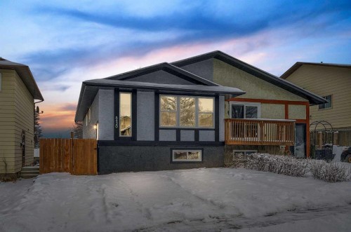 8420 Centre Street Ne, Calgary, AB - Outdoor