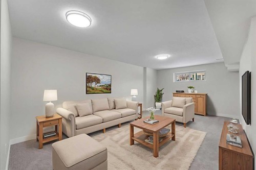 8420 Centre Street Ne, Calgary, AB - Indoor Photo Showing Living Room