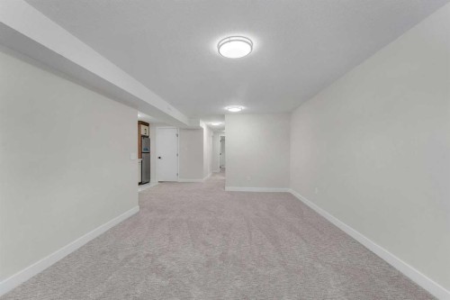 8420 Centre Street Ne, Calgary, AB - Indoor Photo Showing Other Room
