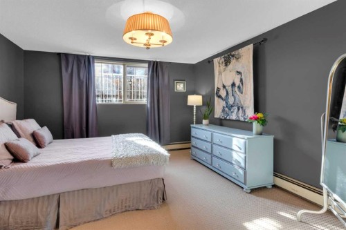 3-124 19 Avenue Ne, Calgary, AB - Indoor Photo Showing Bedroom