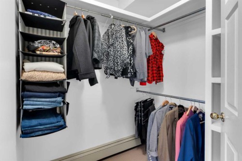 3-124 19 Avenue Ne, Calgary, AB - Indoor With Storage