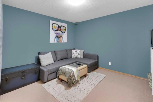 3-124 19 Avenue Ne, Calgary, AB - Indoor Photo Showing Other Room