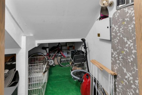 3-124 19 Avenue Ne, Calgary, AB - Indoor Photo Showing Other Room