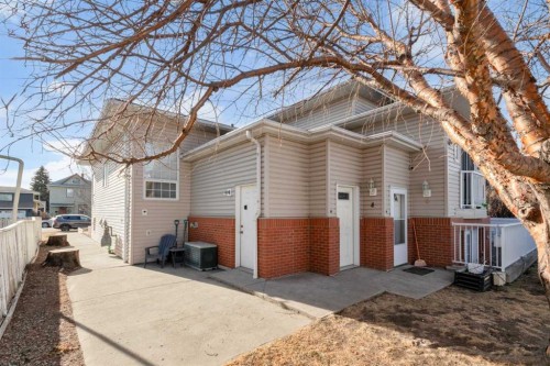 3-124 19 Avenue Ne, Calgary, AB - Outdoor