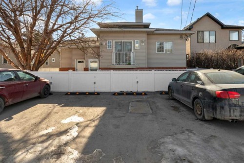 3-124 19 Avenue Ne, Calgary, AB - Outdoor