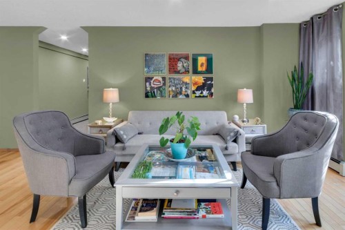 3-124 19 Avenue Ne, Calgary, AB - Indoor Photo Showing Living Room