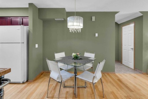 3-124 19 Avenue Ne, Calgary, AB - Indoor Photo Showing Dining Room