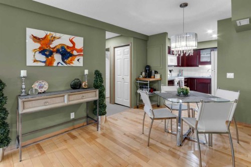 3-124 19 Avenue Ne, Calgary, AB - Indoor Photo Showing Dining Room
