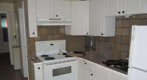 1307 25 Street Se, Calgary, AB - Indoor Photo Showing Kitchen