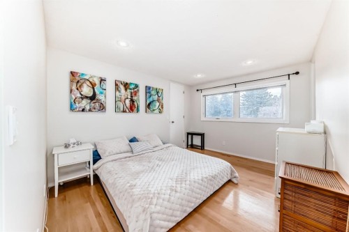3707 37 Street Nw, Calgary, AB - Indoor Photo Showing Dining Room