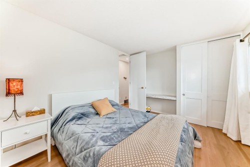 3707 37 Street Nw, Calgary, AB - Indoor Photo Showing Bathroom
