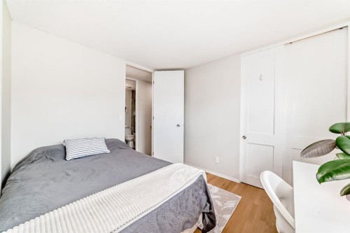 3707 37 Street Nw, Calgary, AB - Indoor Photo Showing Bedroom