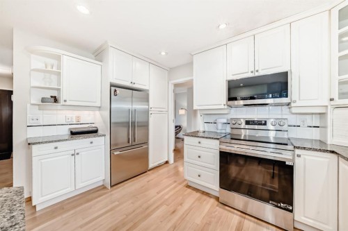 3707 37 Street Nw, Calgary, AB - Indoor Photo Showing Other Room