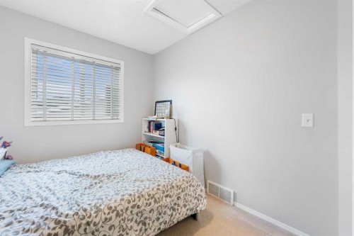 127 Tarawood Road Ne, Calgary, AB - Indoor Photo Showing Bedroom