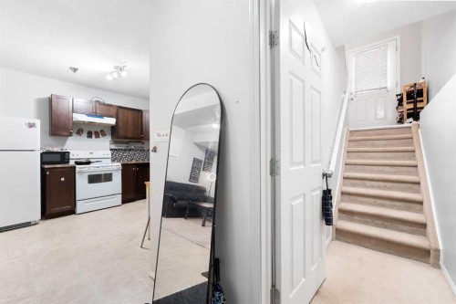 127 Tarawood Road Ne, Calgary, AB - Indoor Photo Showing Kitchen