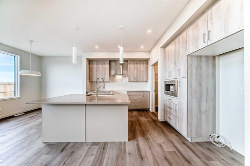 67 Bartlett Crescent Se, Calgary, AB - Indoor Photo Showing Kitchen