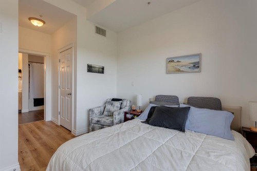 3608-24 Hemlock Crescent Sw, Calgary, AB - Indoor Photo Showing Bedroom