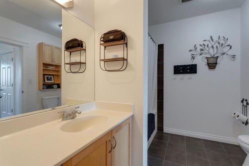 3608-24 Hemlock Crescent Sw, Calgary, AB - Indoor Photo Showing Bathroom