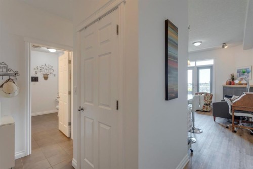 3608-24 Hemlock Crescent Sw, Calgary, AB - Indoor Photo Showing Other Room